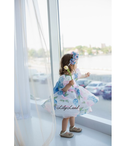 Детское нарядное платье Лори в цветочный принт с голубым бантом
