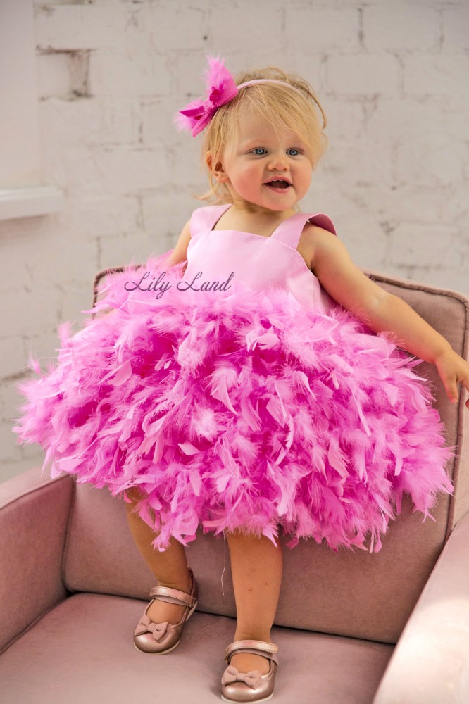 Дитяча святкова сукня Лейла, колір яскраво рожевий з пір'ям